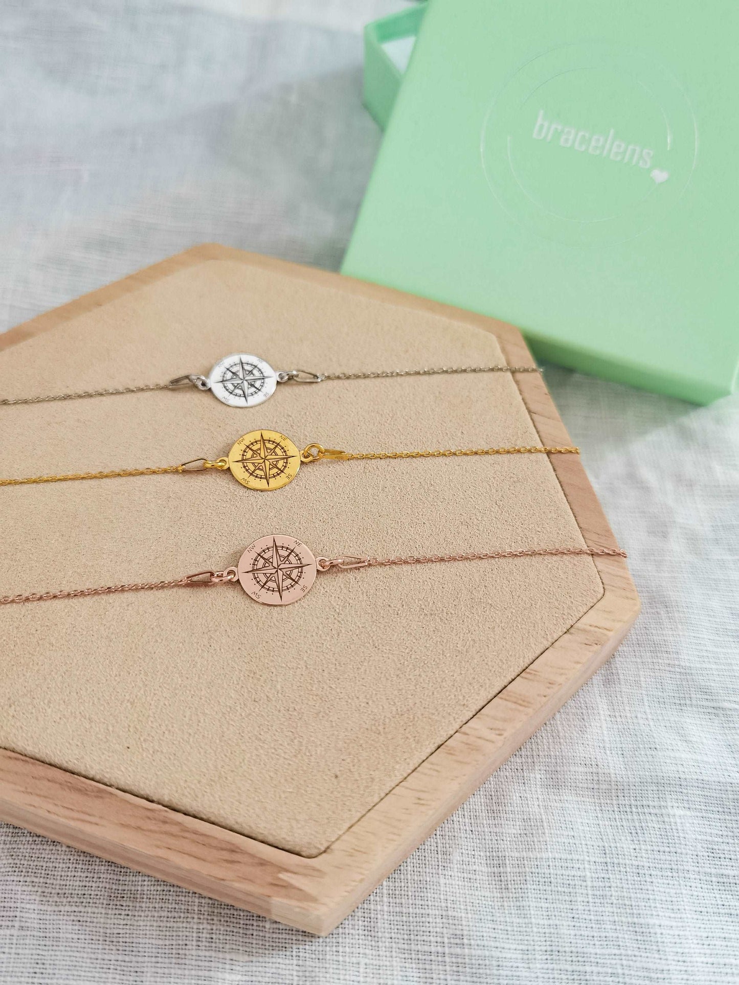 Kompass Armband Damen in roségold, gold und silber auf Holz Sechseck