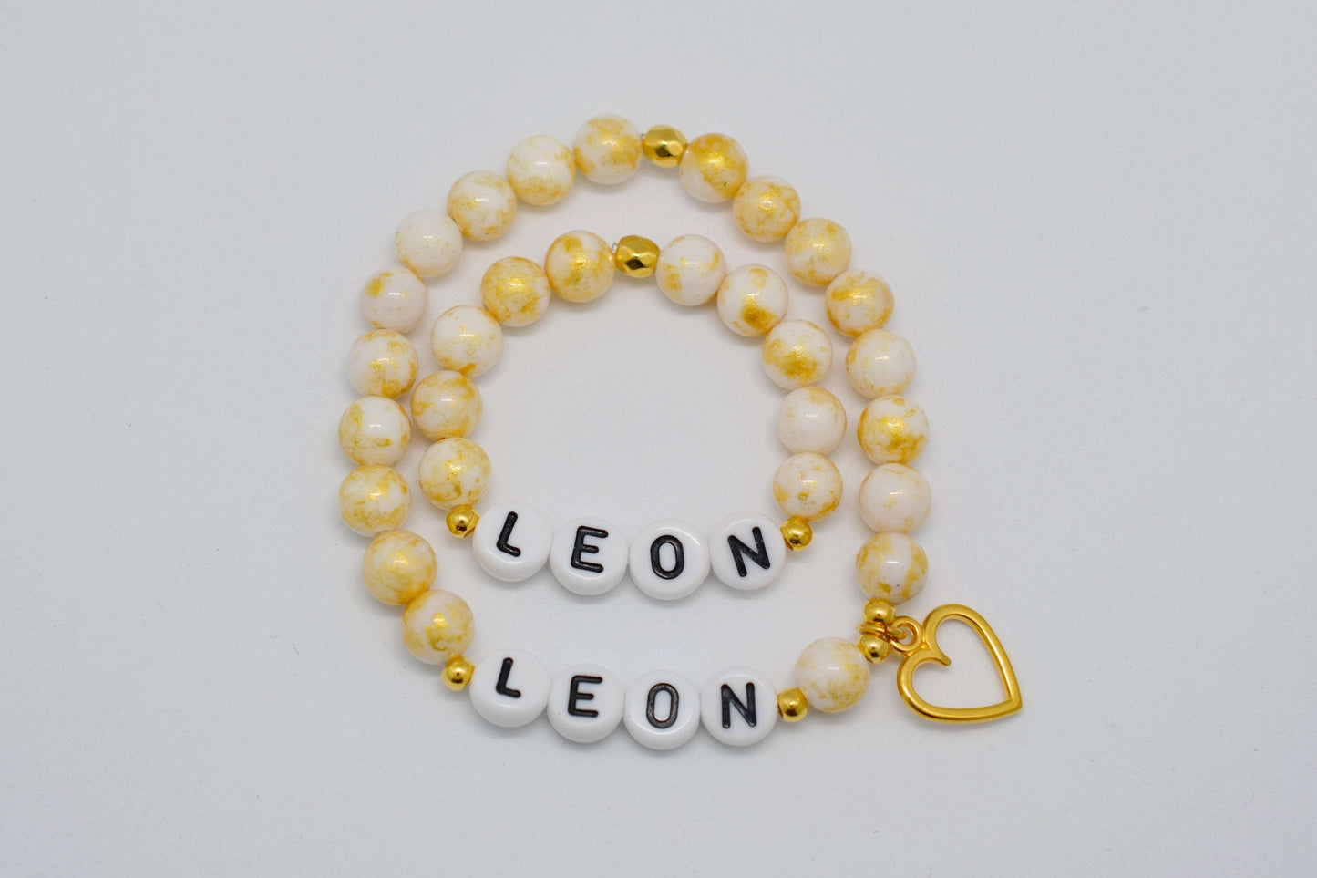Armband Set für Mama und baby mit Herzanhänger und gold weißen Jadeperlen