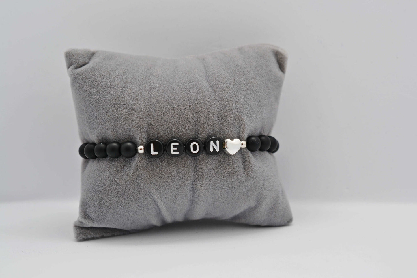 Buchstabenarmband matt schwarz mit Herz 925 Sterling Silber