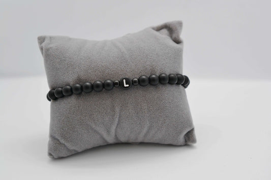 Personalisiertes Buchstabenarmband in schwarz - schlicht und perfekt als Armband für Papas
