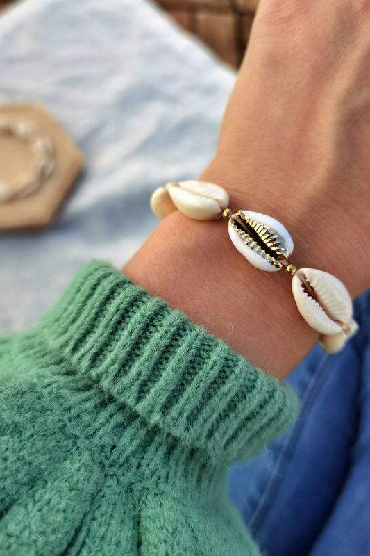 Tragefoto Kauri Muschel Armband - Schmuck für den Sommer
