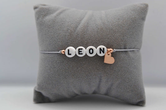 Personalisiertes Namensarmband mit Herzanhänger mit dem Namen "Leon" - Ideal als Geschenk zur Geburt