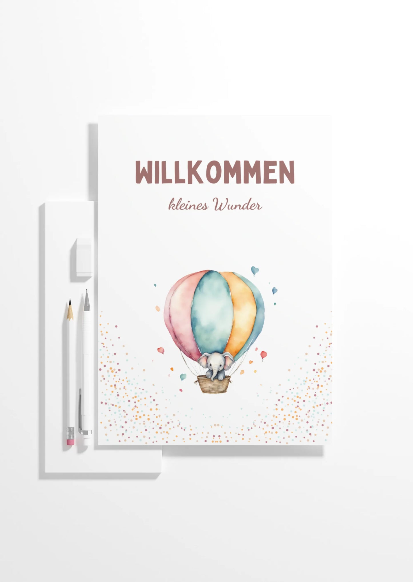 Postkarte zur Geburt mit Aufschrift Willkommen kleines Wunder und einem Elefanten in einem Heißluftballon