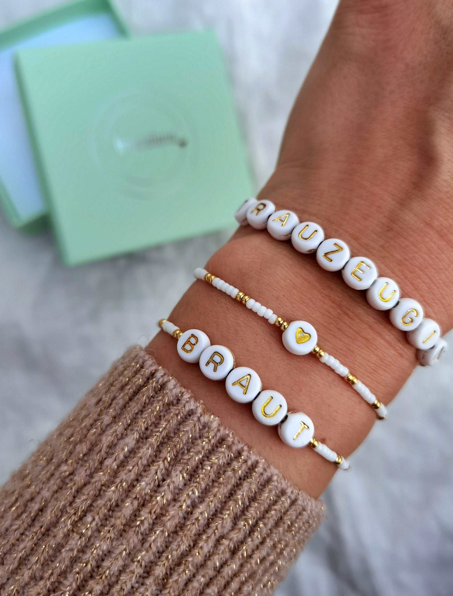 Tragefoto Armband Braut, Armband Herz, Armband Trauzeugin - alle in gold und weiĂź