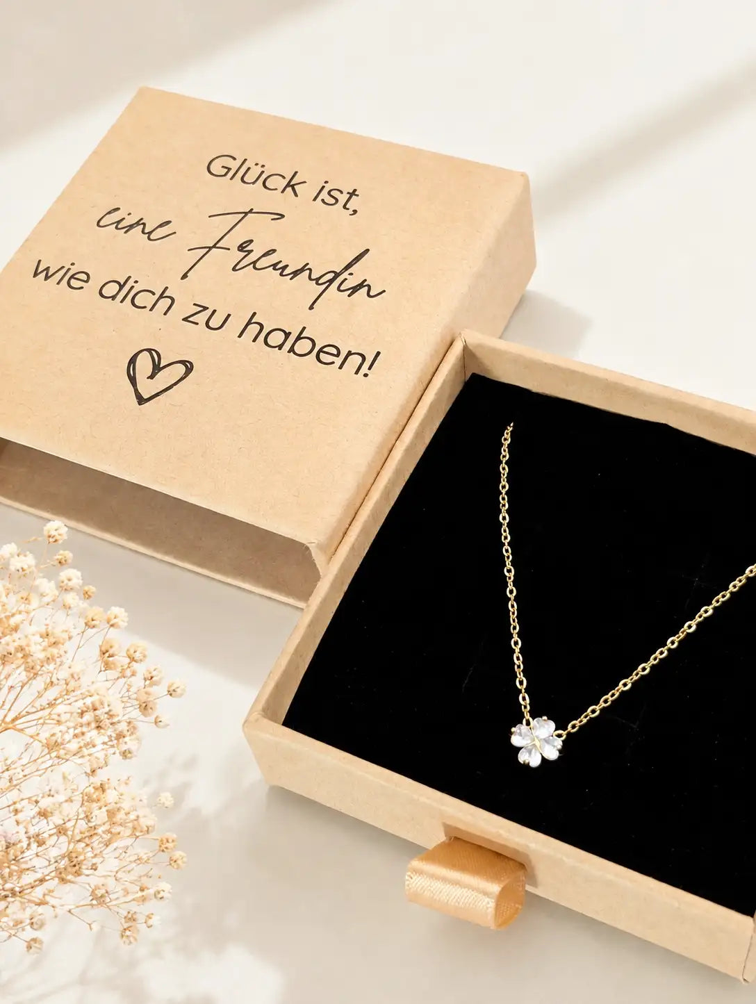 Freundschaftskette mit Kleeblatt-Anhänger in gravierter Schmuckbox als Geschenk für die beste Freundin