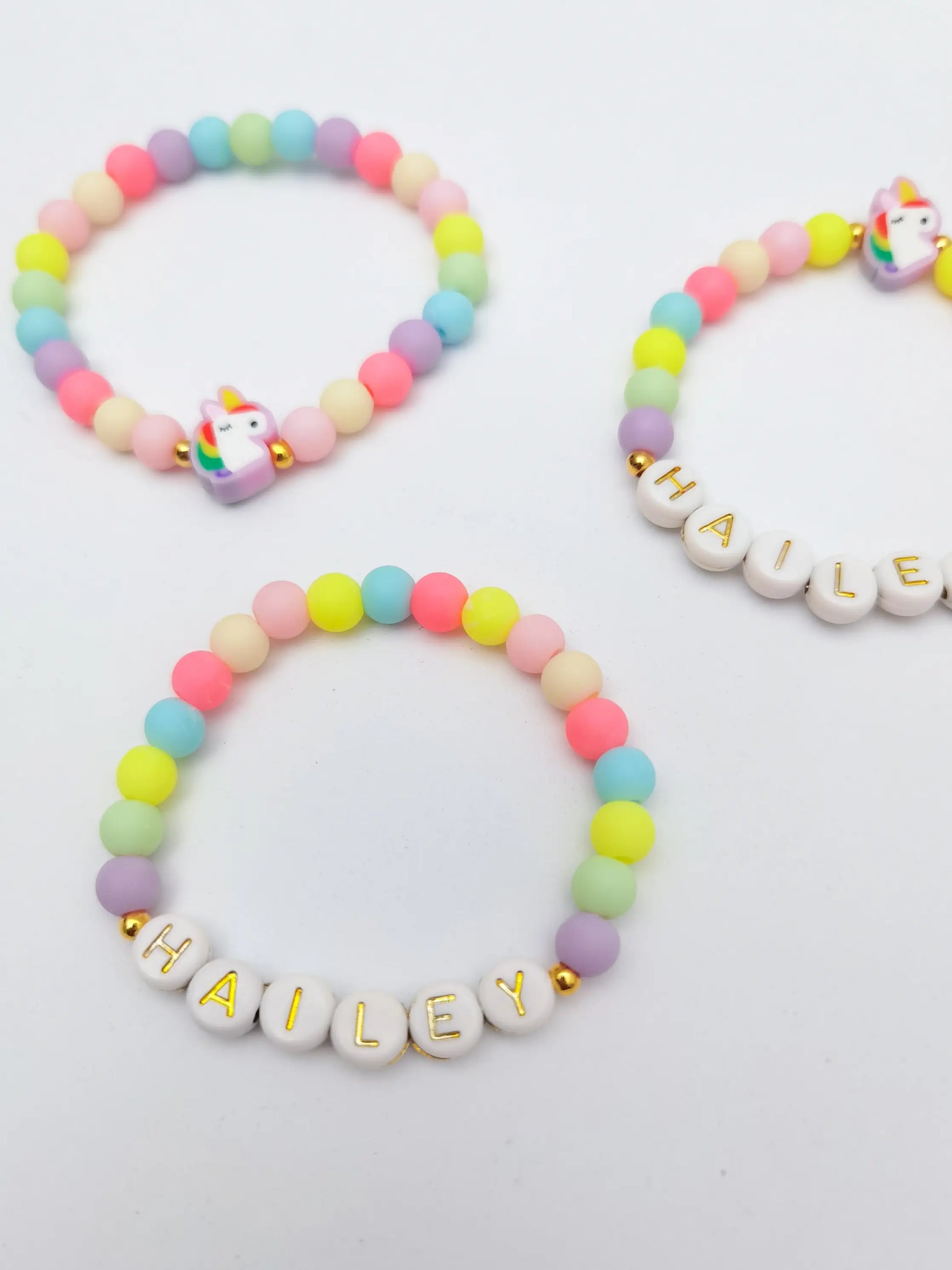 Zauberhaftes Einhorn Armband für Kinder mit pastellfarbenen Perlen