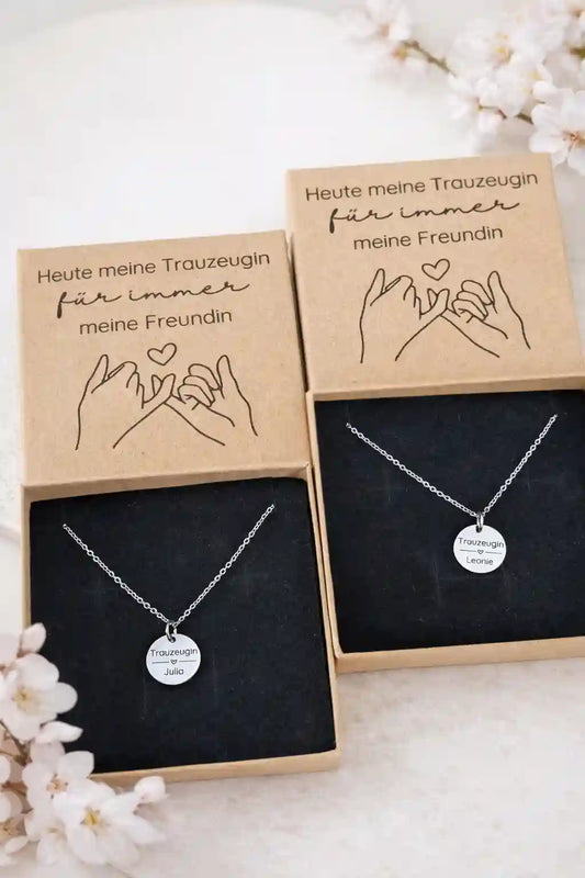 Zwei personalisierte Trauzeugin Ketten mit Schmuckbox mit der Aufschrift "Heute meine Trauzeugin für immer meine Freundin"