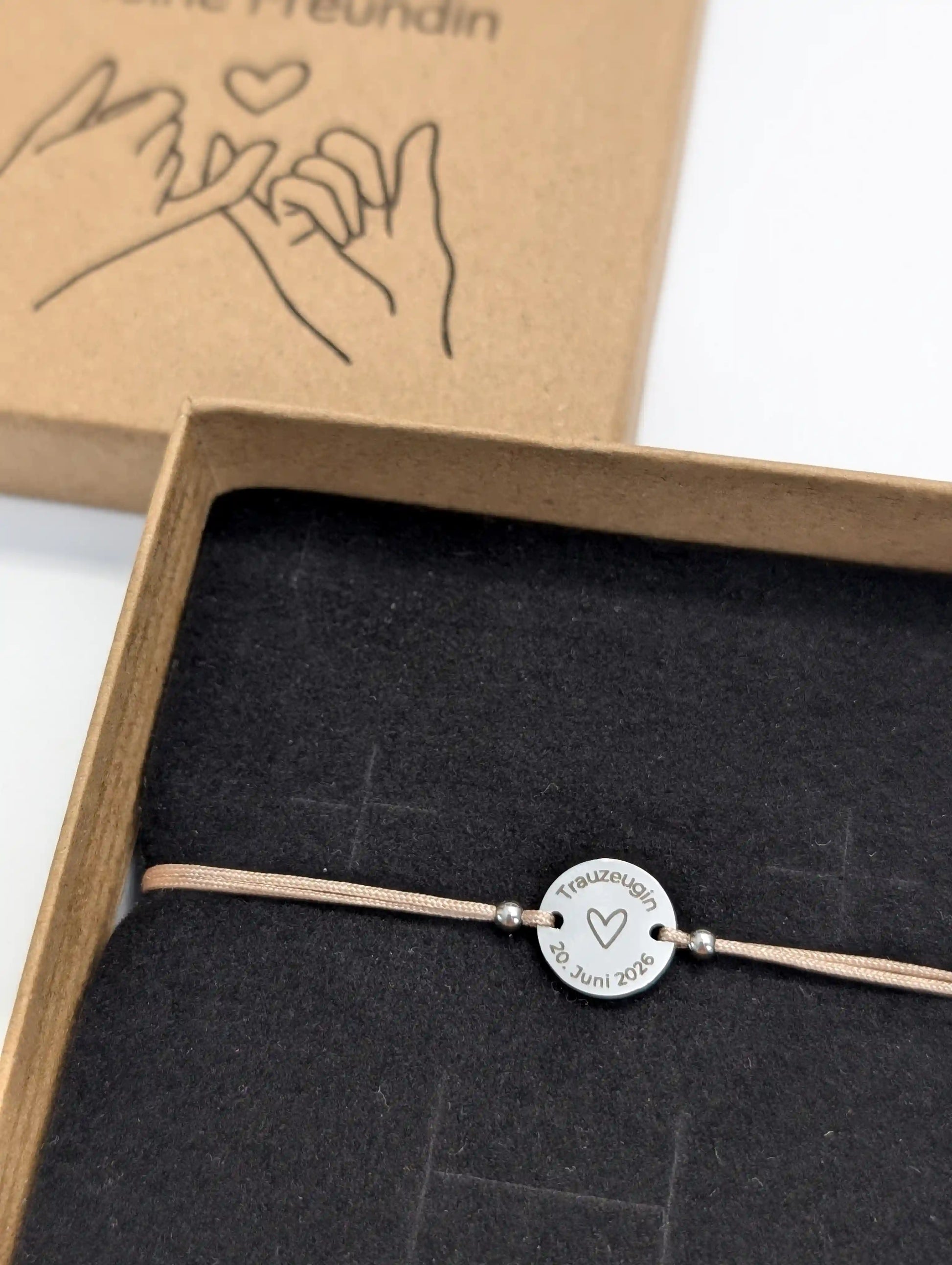Trauzeugin Geschenk mit personalisiertem Edelstahlarmband in hochwertiger Schmuckbox